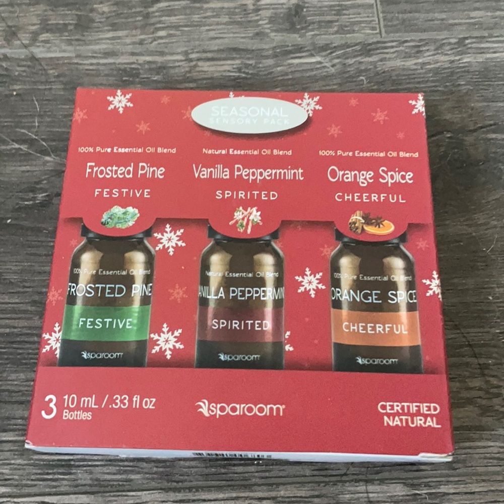 3 holiday essential oils